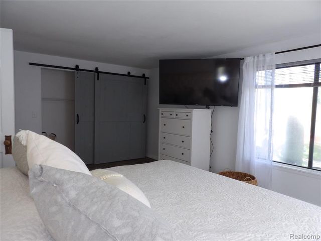 5231 Bantry Drive, West Bloomfield, MI 48322