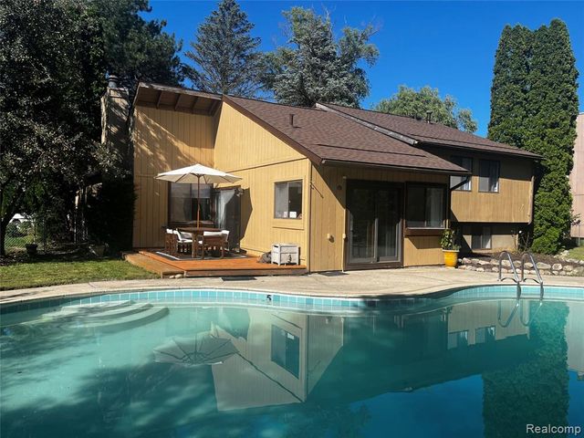 5231 Bantry Drive, West Bloomfield, MI 48322