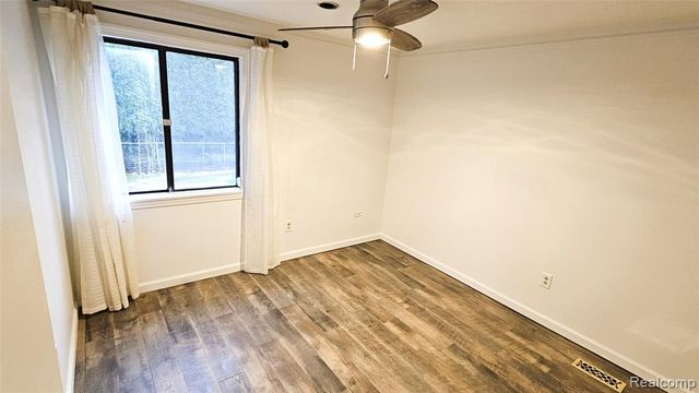 5231 Bantry Drive, West Bloomfield, MI 48322