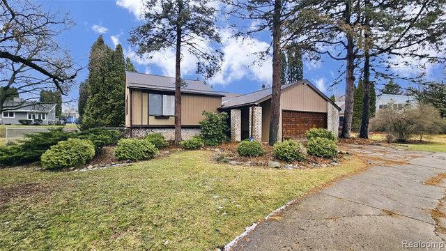 5231 Bantry Drive, West Bloomfield, MI 48322