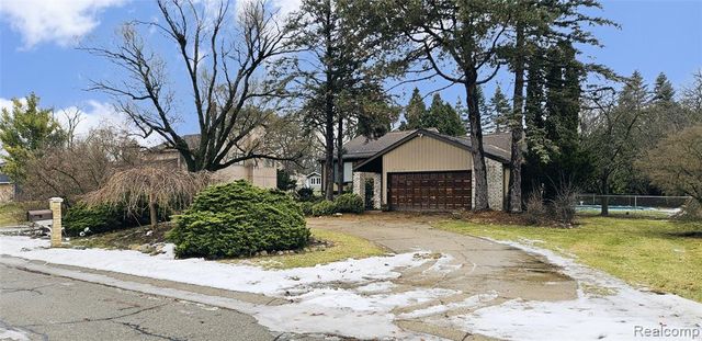5231 Bantry Drive, West Bloomfield, MI 48322
