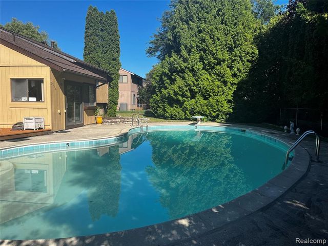 5231 Bantry Drive, West Bloomfield, MI 48322