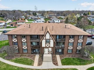 10571 Palos Place B, Palos Hills, IL 60465
