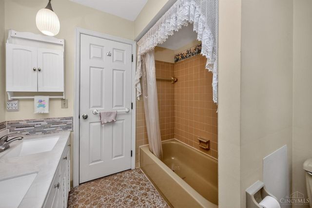 969 Hollow Creek Drive, Miami Twp, OH 45150