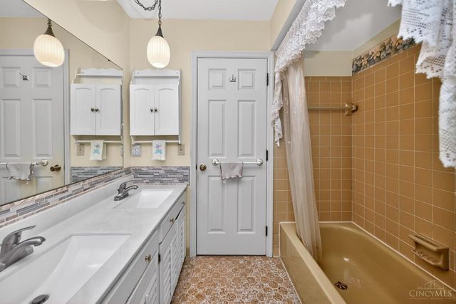 969 Hollow Creek Drive, Miami Twp, OH 45150