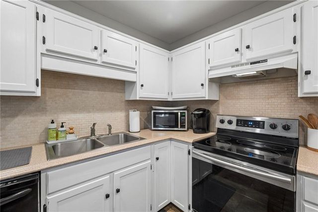 1228 E 25th Avenue, Kansas City, MO 64116
