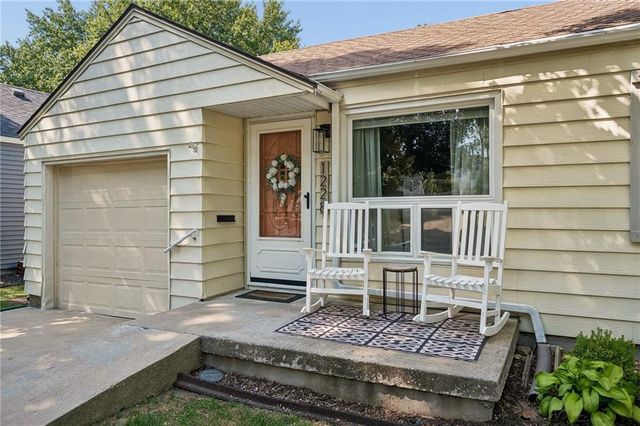 1228 E 25th Avenue, Kansas City, MO 64116