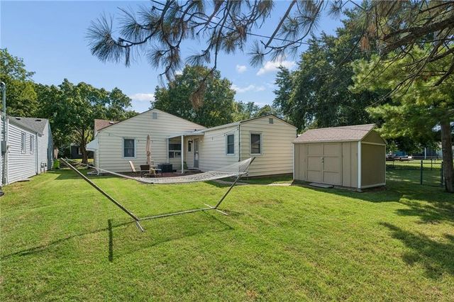 1228 E 25th Avenue, Kansas City, MO 64116