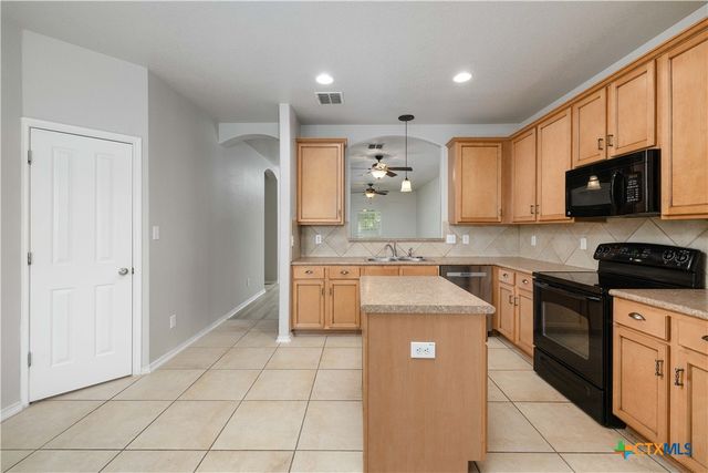 120 Clapboard Run, Cibolo, TX 78108