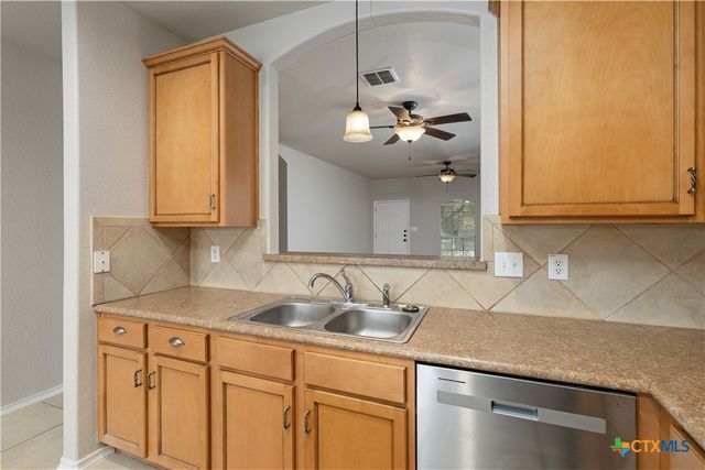 120 Clapboard Run, Cibolo, TX 78108