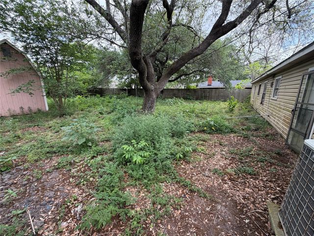 1110 18th Avenue N, Texas City, TX 77590