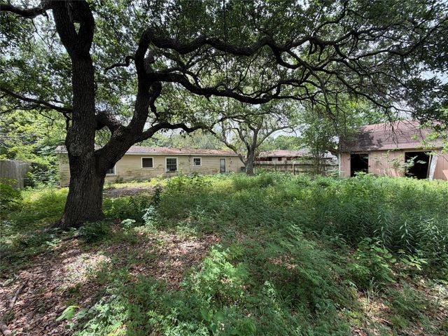 1110 18th Avenue N, Texas City, TX 77590