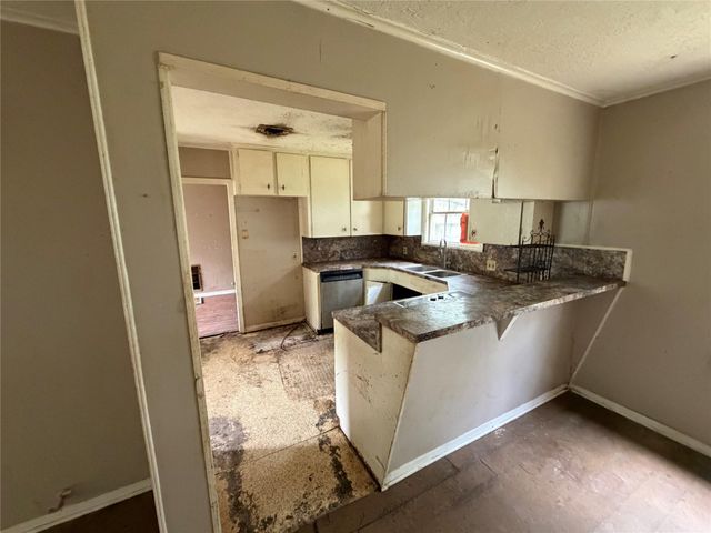1110 18th Avenue N, Texas City, TX 77590