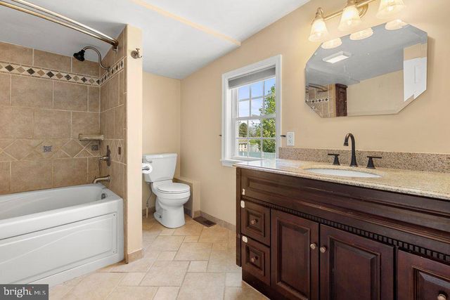 1377 APPLE ST, Ephrata, PA 17522