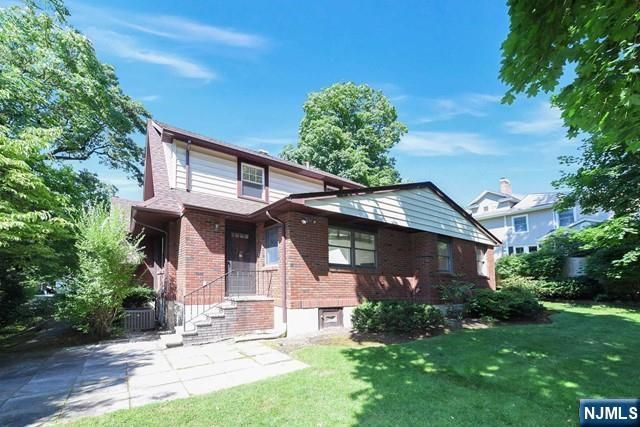 8 Laurel Avenue, Tenafly, NJ 07670