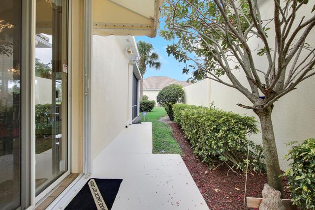 1402 James Bay Road, Palm Beach Gardens, FL 33410