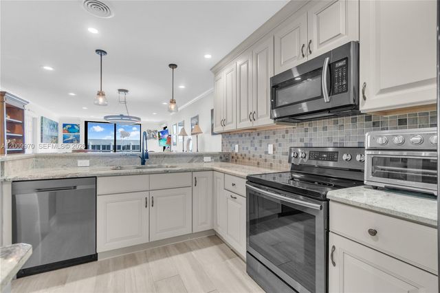 3100 NE 48th St PH6, Fort Lauderdale, FL 33308