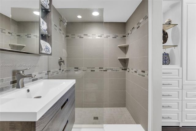 3100 NE 48th St PH6, Fort Lauderdale, FL 33308