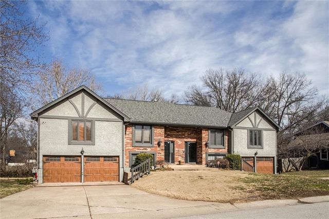 2829 Trenchard Drive, Independence, MO 64057