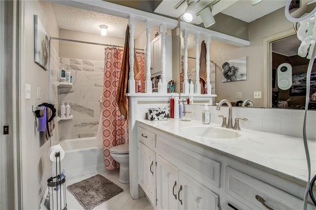 2829 Trenchard Drive, Independence, MO 64057