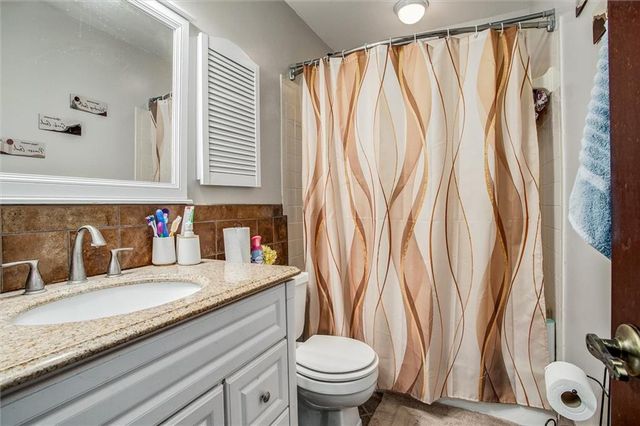 2829 Trenchard Drive, Independence, MO 64057