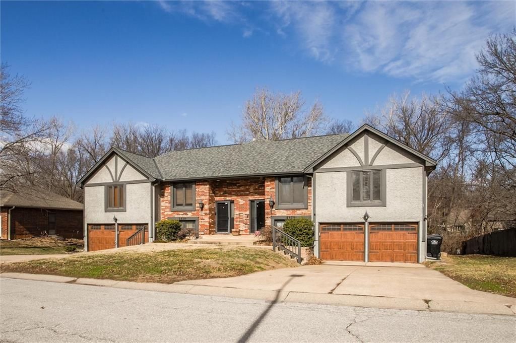 2829 Trenchard Drive, Independence, MO 64057