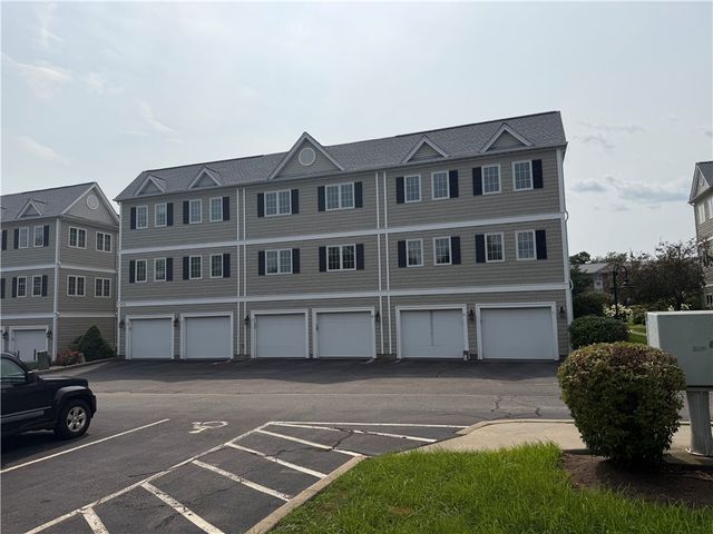 679 Metacom Avenue 68, Bristol, RI 02809