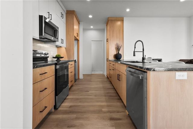 9305 Aminda Street, Lenexa, KS 66227