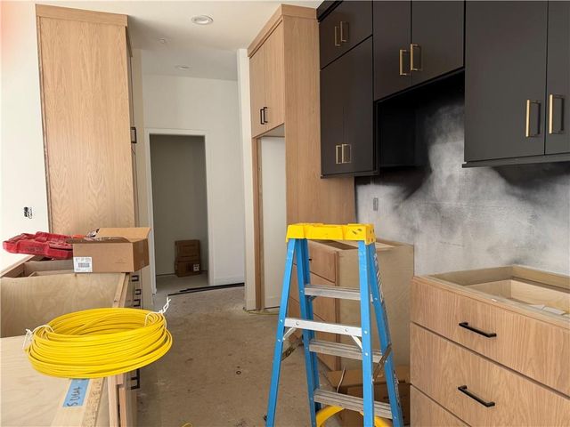 9305 Aminda Street, Lenexa, KS 66227