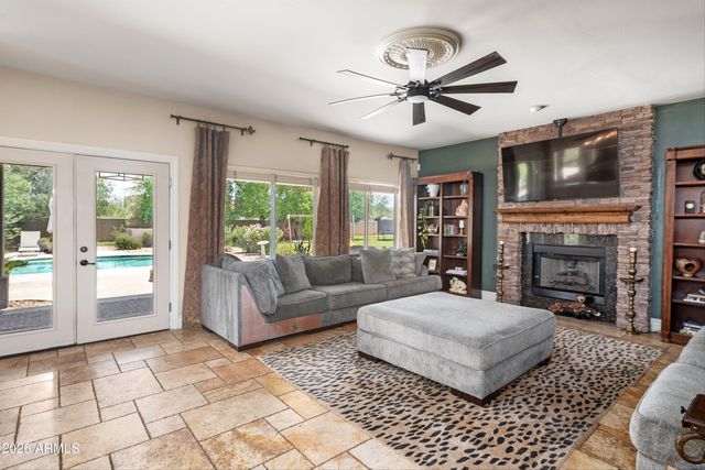 241 S Equestrian Court, Gilbert, AZ 85296