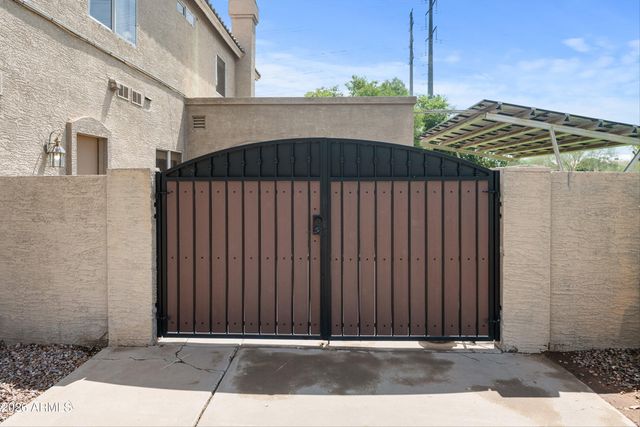 241 S Equestrian Court, Gilbert, AZ 85296