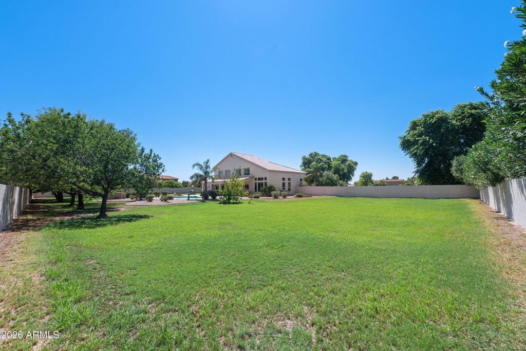 241 S Equestrian Court, Gilbert, AZ 85296 — photo 2