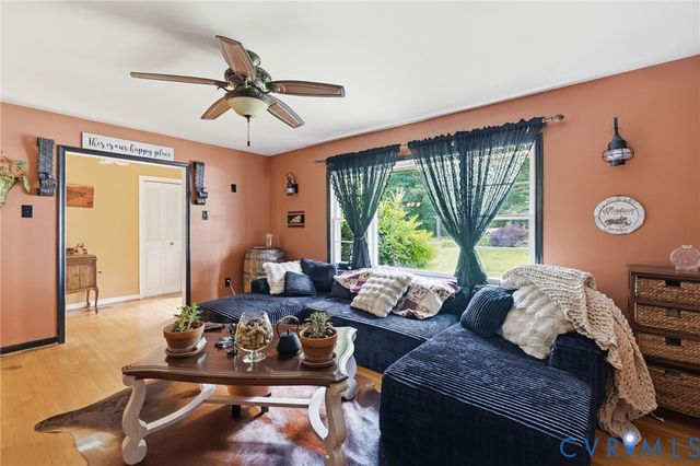 12311 PARKER Ln, Chester, VA 23831