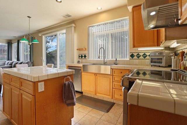 4240 Pinehurst Cir, Stockton, CA 95219