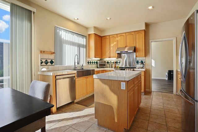 4240 Pinehurst Cir, Stockton, CA 95219