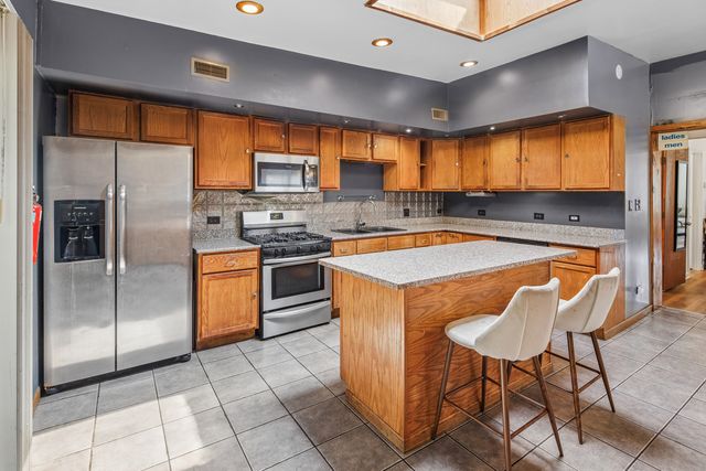 2016 N WHIPPLE Street, Chicago, IL 60647