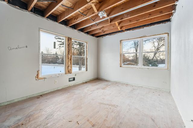 1077 Century Avenue S, Maplewood, MN 55119