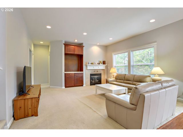 9113 Se NORTHPOINT Ct, Happy Valley, OR 97086