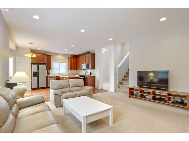 9113 Se NORTHPOINT Ct, Happy Valley, OR 97086