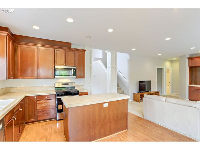 9113 Se NORTHPOINT Ct, Happy Valley, OR 97086