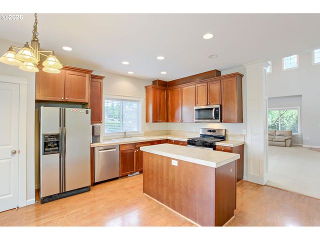 9113 Se NORTHPOINT Ct, Happy Valley, OR 97086