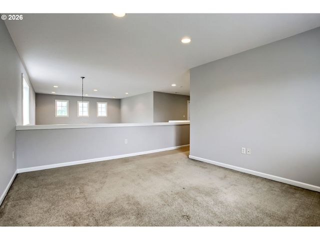 9113 Se NORTHPOINT Ct, Happy Valley, OR 97086