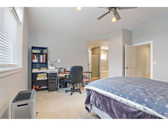 9113 Se NORTHPOINT Ct, Happy Valley, OR 97086