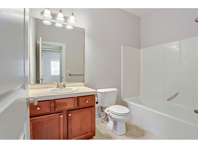 9113 Se NORTHPOINT Ct, Happy Valley, OR 97086