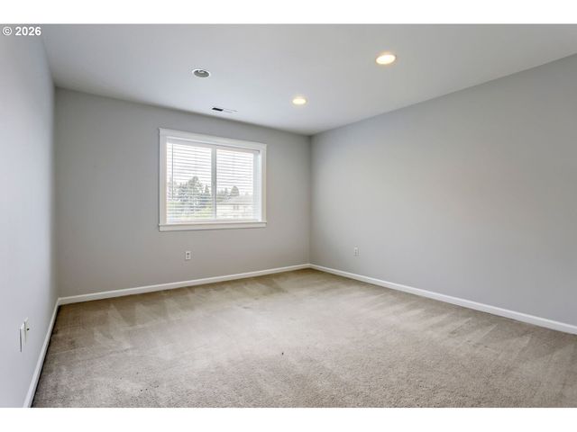 9113 Se NORTHPOINT Ct, Happy Valley, OR 97086