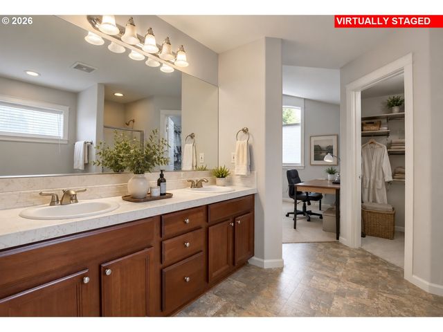 9113 Se NORTHPOINT Ct, Happy Valley, OR 97086