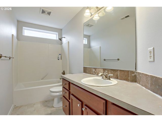 9113 Se NORTHPOINT Ct, Happy Valley, OR 97086
