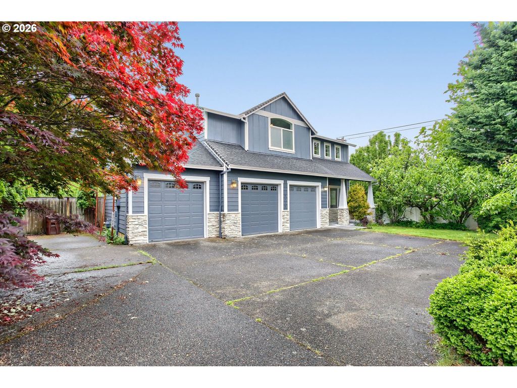 9113 Se NORTHPOINT Ct, Happy Valley, OR 97086