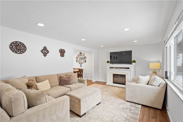 820 Bethany Drive, Mt Lebanon, PA 15243