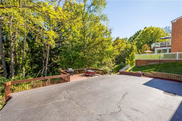 820 Bethany Drive, Mt Lebanon, PA 15243